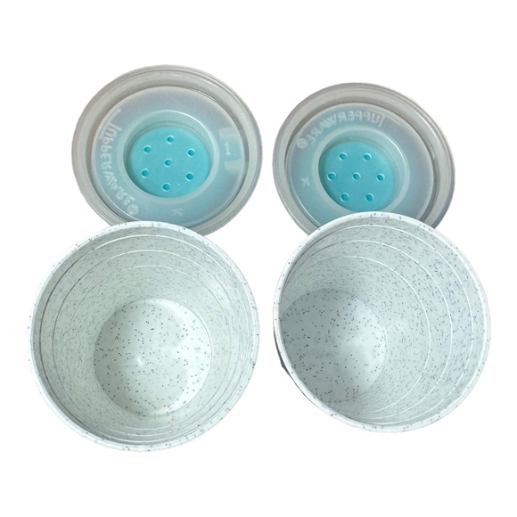 Tupperware Vintage Speckled w/ Clear & Teal Lid Salt & Pepper Midgets Shakers - Picture 4 of 4